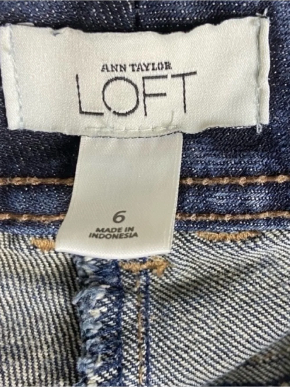 ANN TAYLOR LOFT Mid Rise Straight Leg Jeans - Size 6